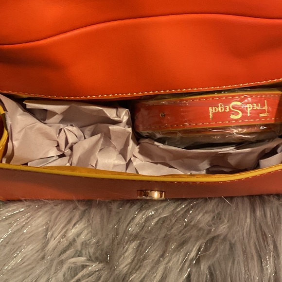 BNWT HARRY POTTER Gryffindor Orange and Gold Crossbody Bag - Picture 6 of 8